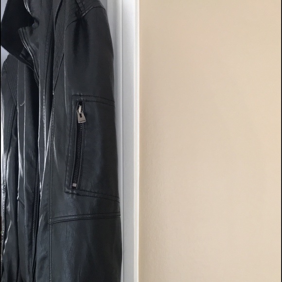 Men’s Leather Jacket - Picture 4 of 5